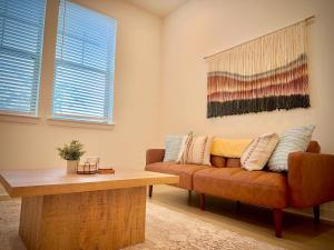 Χώρος καθιστικού στο Worker Friendly KINGbed Washer Dryer A plus Location Wifi +9 φωτογραφίες