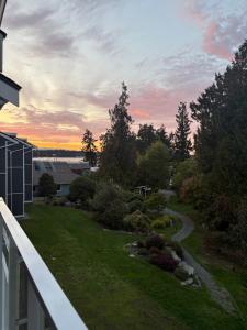 Galería fotográfica de Oceanside GetAway at Pacific Shores en Nanoose Bay 73 fotos más