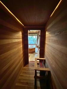 Η βιβλιοθήκη του πανδοχείου