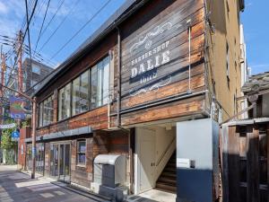 Το κτήριο όπου στεγάζεται  το διαμέρισμα