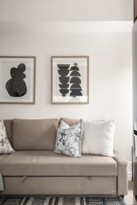 Χώρος καθιστικού στο Cozy Parkside Getaway Steps to Transit & Lake