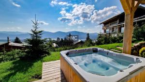 En generel udsigt til bjerge eller udsigt til bjerge taget fra chaletet