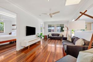 a living room with a couch and a tv at Nonna and Pops in Mylestom