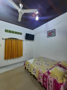 Ένα ή περισσότερα κρεβάτια σε δωμάτιο στο Hospesaje Sadicita II