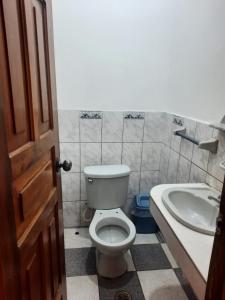 Ένα μπάνιο στο Hospesaje Sadicita II