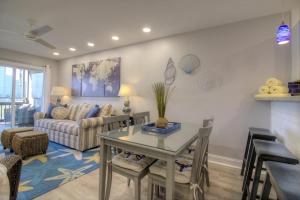 Χώρος καθιστικού στο Mariner's Cove - A 202