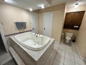 Ένα μπάνιο στο NEW Grand Escape For Large Families and Groups +20 φωτογραφίες