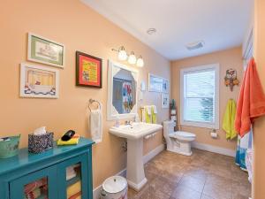 Ένα μπάνιο στο Scenic Harbour View House Waterfront +46 φωτογραφίες