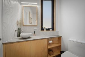 Koupelna v ubytování Captivating Coningham- 1 Bedroom Cabin- Oceanview