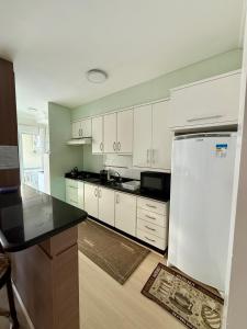 Køkken eller tekøkken på Apartamento quadra mar