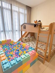 Galería fotográfica de Opp Legoland Medini DPristin-10pax-2BR-Forest Party en Nusajaya