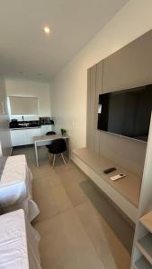 TV a/nebo společenská místnost v ubytování Villa Eco Barra- Apartamento 106