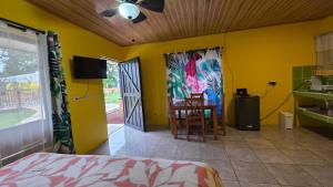 Μια τηλεόραση ή/και κέντρο ψυχαγωγίας στο Rústicas Dani & Fam