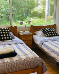 Ένα ή περισσότερα κρεβάτια σε δωμάτιο στο Coast house Lilli Pilli - Walk 200m to circuit beach