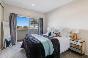 Imagen de la galería de Right Opposite the Beach!, en Orewa