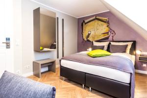 Postel nebo postele na pokoji v ubytování Burghotel Lingen