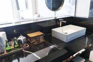 Зображення з фотогалереї помешкання Floral Luxury Wuhu Lake Art Hotel у місті Wuhu +104 фото