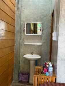 Ένα μπάνιο στο กินลมชมจันทร์ แม่กำปอง