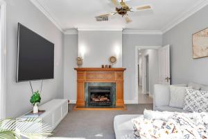 Μια τηλεόραση ή/και κέντρο ψυχαγωγίας στο Vigneron Retreat Minutes to McLaren Vale Wineries