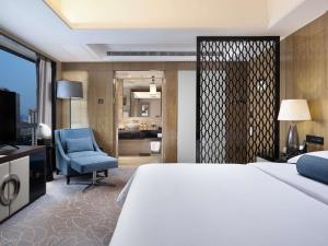 Postel nebo postele na pokoji v ubytování Pullman Shanghai Jing'an