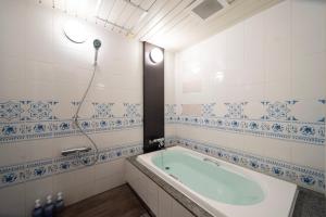 Ένα μπάνιο στο ホテルAO男塾ホテルグループHimeji