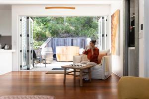 Posezení v ubytování Bimbimbie Lodge Killcare