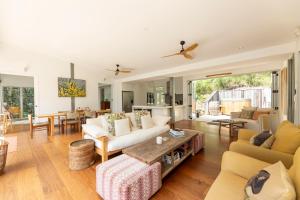 Posezení v ubytování Bimbimbie Lodge Killcare