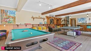 Bàn bi-da tại Art House - 4 Bedroom