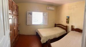 En eller flere senge i et værelse på Casa PÉ NA AREIA Paripueira + 24 billeder