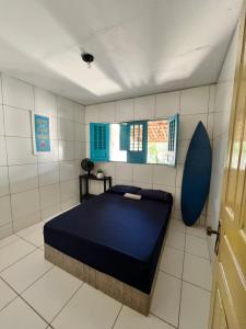 a bedroom with a blue bed in a room at Surf e Café in Cabo de Santo Agostinho