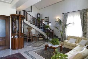 Posedenie v ubytovaní Villa esclusiva con piscina privata e vista Etna