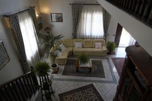 Posedenie v ubytovaní Villa esclusiva con piscina privata e vista Etna