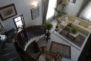 Posedenie v ubytovaní Villa esclusiva con piscina privata e vista Etna