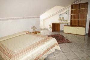 Posteľ alebo postele v izbe v ubytovaní Villa esclusiva con piscina privata e vista Etna
