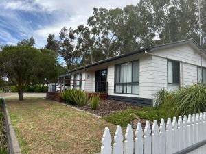 Το κτήριο όπου στεγάζεται  η παραθεριστική κατοικία