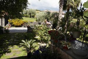Vonkajšia záhrada v ubytovaní Villa esclusiva con piscina privata e vista Etna