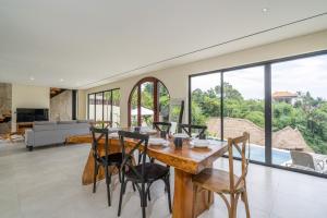 Χώρος καθιστικού στο ESTUVILLA by Serenity