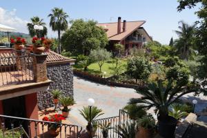 Vonkajšia záhrada v ubytovaní Villa esclusiva con piscina privata e vista Etna