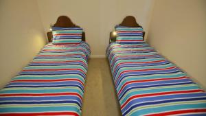 En eller flere senge i et værelse på Beach Pad Unit1, 2 Wallaga Street, Bermagui