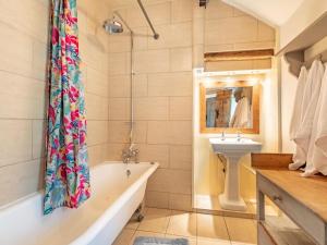 Vannituba majutusasutuses 4 bed in Priestcliffe 57687