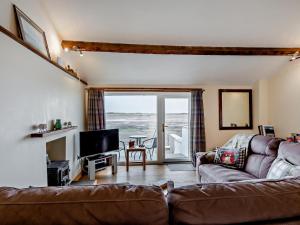 Μια τηλεόραση ή/και κέντρο ψυχαγωγίας στο 2 Bed in Ravenglass SZ409