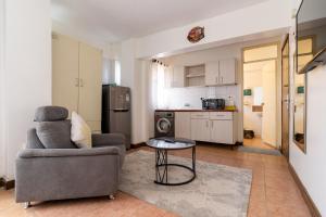 Η κουζίνα ή μικρή κουζίνα στο Emeli Hotel Luxury Suite