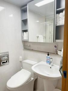 Phòng tắm tại Modern Style Duplex Room