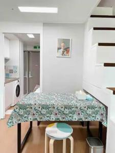 Ảnh trong thư viện ảnh của Modern Style Duplex Room ở Ansan