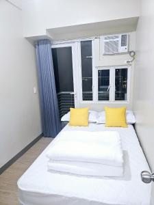 Ένα ή περισσότερα κρεβάτια σε δωμάτιο στο Riverview Suites Manila