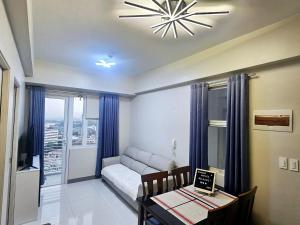 Ένα ή περισσότερα κρεβάτια σε δωμάτιο στο Riverview Suites Manila