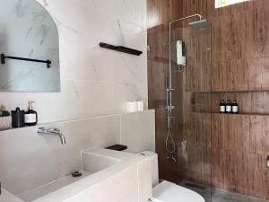 Koupelna v ubytování Rock & Lune Boutique Villas + 12 fotografií