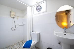 Phòng tắm tại Take a Rest Donmueang +54 ảnh