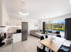 Nhà bếp/bếp nhỏ tại Kristi by Vintage Travel