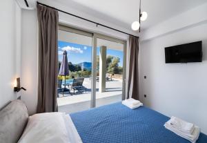 Giường trong phòng chung tại Kristi by Vintage Travel +36 ảnh